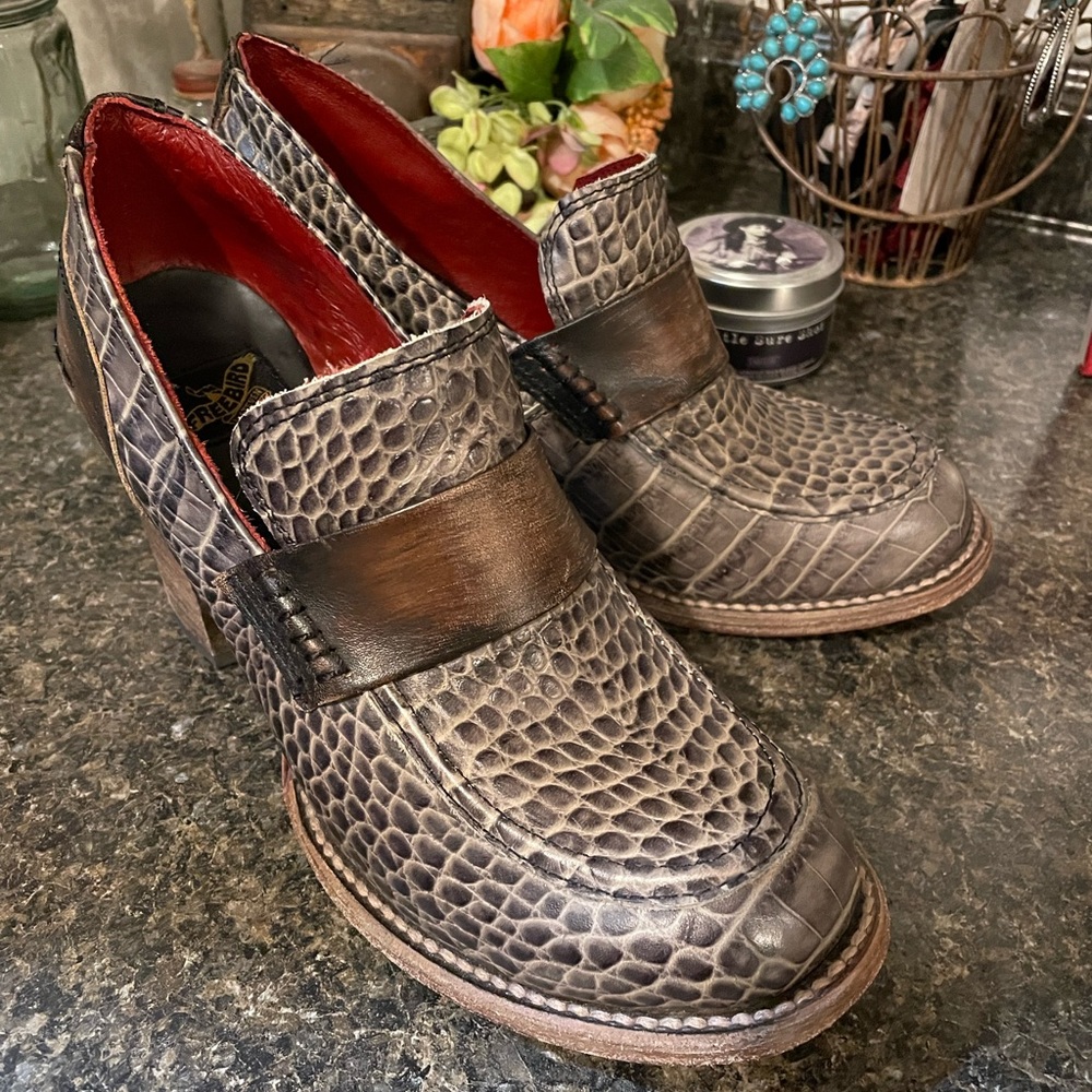 Freebird Bellevue Boots—Size 8.5—Stone Croco—Gray/Brown